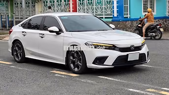 Honda Civic Gen 11 2021 Trắng odo 8 vạn