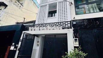 cho thuê nhà 5 PN full nội thâtd ngay chợ tân mỹ Q7