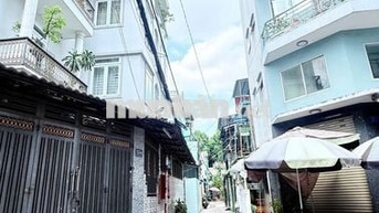 XE HƠI ĐẬU CỬA – 2 TẤM – HOÀN CÔNG ĐỦ – SỔ A4 – NHÀ MỚI Ở NGAY