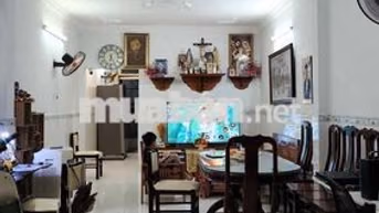 Một căn nhà, bốn điểm cộng: Ngang 4m 3 phòng ngủ 2 ban công 2 mặt hẻm