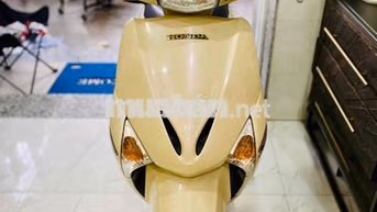 Honda Lead FI 2011 Vàng kem