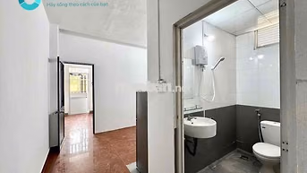 Căn Hộ Tách Bếp - Ban Công - Máy Giặt Riêng - Gần UEH - Y Dược - SGU