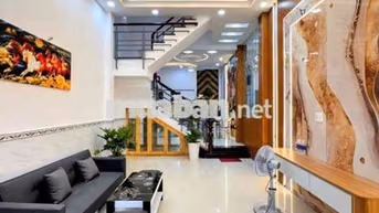 Nhà 3Tầng, 4x15, HXT 7M thông, ngay trục đường Lê Văn Quới, Giá 5.x tỷ