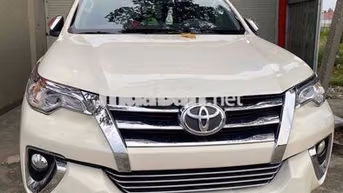 Toyota Fortuner 2018 Trắng 7 chỗ Tự động Dầu