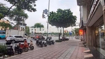 CÁCH PHỐ MỘT NHÀ. KINH DOANH ONLINE QUÁ TỐT. DIỆN TÍCH LỚN. NHÀ MỚI.