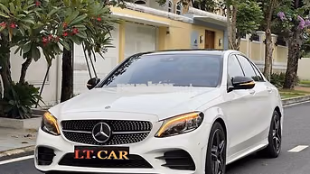 Mercedes-Benz C300 AMG 2022 Trắng