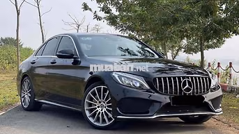 Mercedes-Benz C300 Đen 5 chỗ