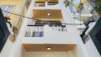 Diện tích: 3,2m x 16m Kết cấu: Trệt + 2 lầu + sân thượng trước/sau Đúc