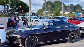 Xe VinFast Lux A 2.0 Premium 2.0 AT 2021