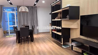 Cho thuê căn hộ Belleza 3 phòng ngủ, tầng cao, thoáng mát.