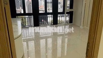 Cho thu.ê nhà 6 tầng mặt tiền NGUYỄN VĂN LINH  -ngang 5m , có thang má