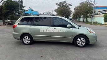 Toyota Sienna LE 2009
