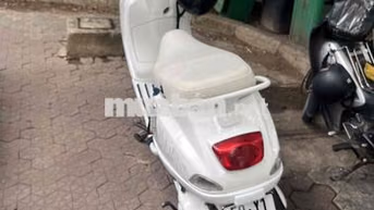 Piaggio Vespa Trắng