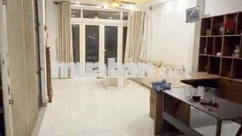 Nguyên lầu 2phòng, bếp, thang máy, sân riêng