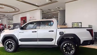 Toyota Hilux Trailhunter 2.8L 4x4 AT 2026 Trắng
