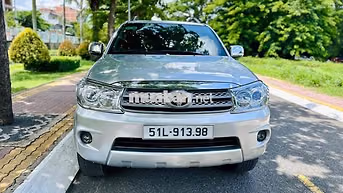 Toyota Fortuner 2010 Tự động Bạc 7 chỗ