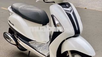 Yamaha Grande Trắng