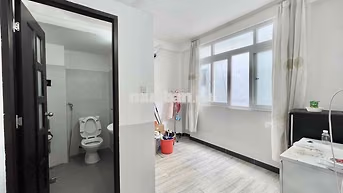 Cho Thuê Phòng Cửa Sổ Lớn Thoáng Và Thang Máy Ngay Gần Đại Học Kinh Tế