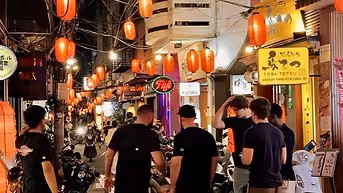 sang mặt bằng trống &  thanh lý toàn bộ đồ nội thất của quán ăn tại Q1
