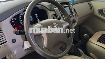 Toyota Innova 2016 Số sàn 8 chỗ Bạc