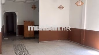 CHO THUÊ LẦU 1  RỘNG RÃI THOÁNG MÁT GẦN TRUNG TÂM