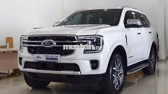 Ford Everest Titanium 4x4 2024 Trắng 7 chỗ