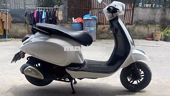 Victoria Vespa 50 2023 Trắng