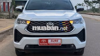 Toyota Innova Cross 2.0V 2026 Trắng ngọc trai