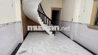 cho thuê nhà 4 phòng ngủ hẻm âu cơ. 3m6 x 12m 3 lầu giá 12tr
