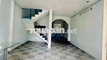 Cho Thuê Nhà Gần Chợ Đường DT 100m2 1Trệt 1Lầu 3Pn 2Wc Sân Xe Máy