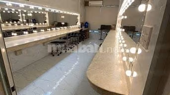 Bán nhà MT đường HUỲNH VĂN BÁNH, nhà 4T Công Nhận 41m2 giá chỉ 11 tỷ.