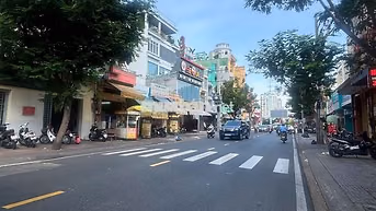 Bán nhà Mặt tiền đường  Âu Cơ gần vòng xoay Lê Đại Hành ,4x16m ,5 lầu 