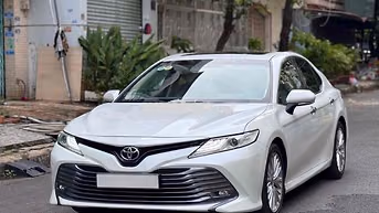 Toyota Camry 2019 Trắng 5 chỗ
