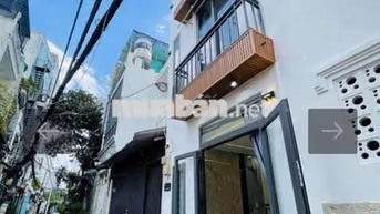 NHÀ ĐẸP Ở NGAY _HẺM XE TẢI THÔNG 