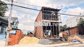 Chủ gởi 
Mt tân Hiệp 18. Gần thị trấn Hóc Môn.
Dt: 5,28x21m . 