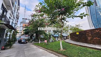 CHO THUÊ NHÀ 3 TẦNG NGANG 10M CẠNH TOÀ NHÀ QUẢ BẮP – VIEW CÔNG VIÊN