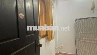 Cho thuê phòng hẻm 402 lê văn sỹ q3 . 18m2. 2,5tr , máy lạnh , cửa sổ