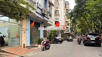CHỈ 23 TRIỆU – NHÀ PHÂN LÔ 5T MT 4,5M – Ô TÔ – SÁT HOÀNG QUỐC VIỆT.