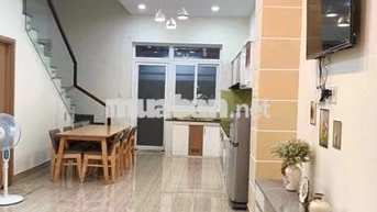Cho thuê nhà 1 trệt 2 lầu, đầy đủ nội thất, giá 12 triệu