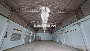 CHO THUÊ XƯỞNG 300M NGAY TRUNG TÂM Y TẾ DĨ AN TÂN ĐÔNG HIỆP CÓ 3 PHA