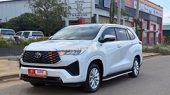 Innova Cross 2.0V 2026 Trắng Ngọc Trai giá TL