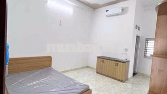 Nhỏ 1 người là 2,6 tr. Có đủ ga gối đệm.... Điện 2,8 k/ kw. Nước 50 k