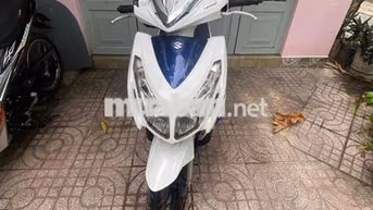 Suzuki hazate UV 125 Trắng Xanh Phun xăng điện tử