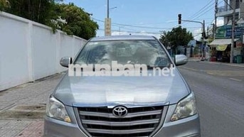 Toyota Innova 2015 7 chỗ Bạc
