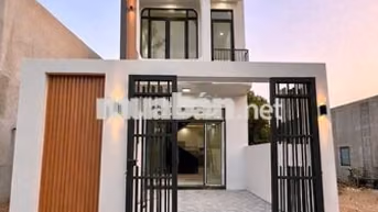 CHỦ NGỘP MẠNH -GIÁ NÀO CŨNG BÁN NHÀ LẦU ĐỘC LẬP 700TR TT