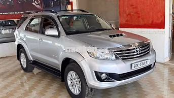 Toyota Fortuner 2014 Dầu Số sàn 160.000 km Bạc