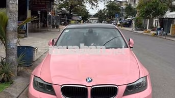 BMW 320i 2009 màu Hồng