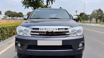 Toyota Fortuner 2011 Xám 7 chỗ