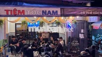 Sang tiệm tóc + tiệm cafe kinh doanh chung