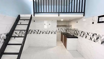 PHÒNG CÓ GÁC CAO, RỘNG THOÁNG NGAY HƯƠNG LỘ 2, GẦN HOÀ BÌNH, BV BTÂN